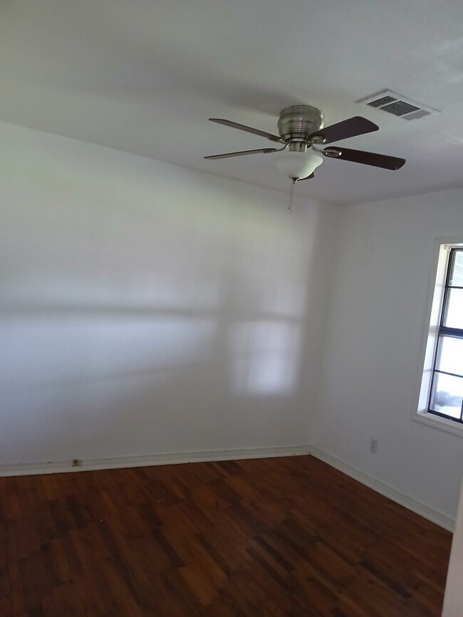 Photo - 1802 N Avenue Q