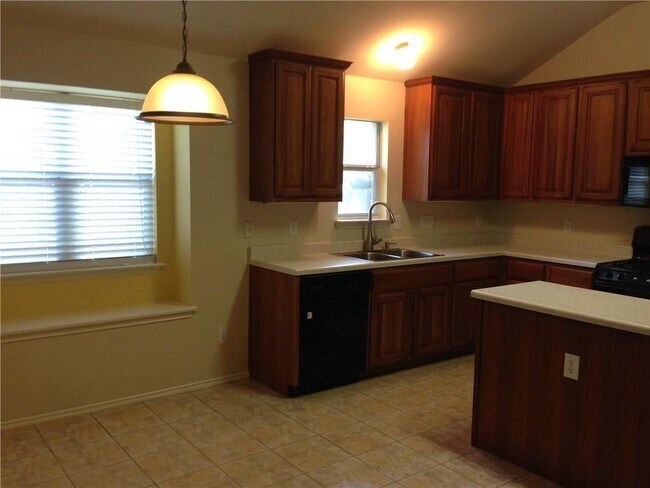 Photo - 104 N Treasure Oaks Dr