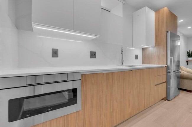 Photo - 708 E 6th St Unit 1