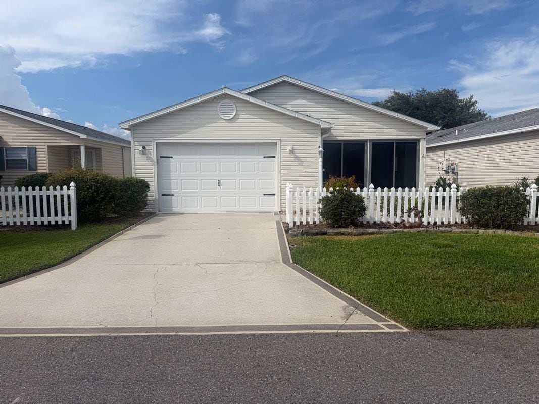Photo - 484 Hildalgo Dr