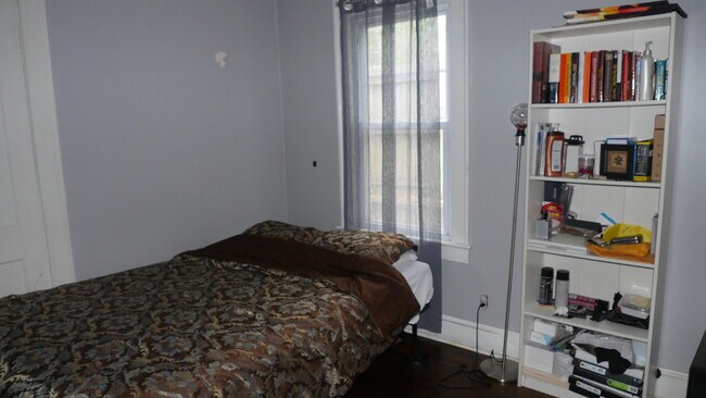 Furnished bedroom - 1065 Atlantic Dr NW Unit A1