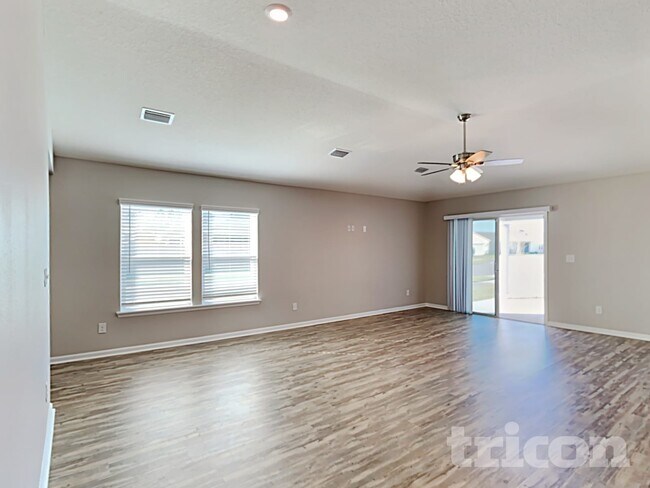 Photo - 8096 Hind Wy