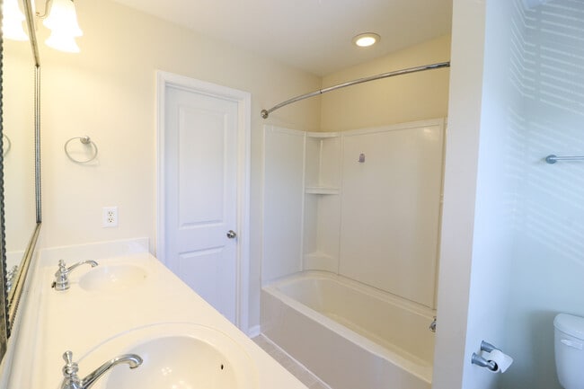 Photo - 215 Favorite Dr