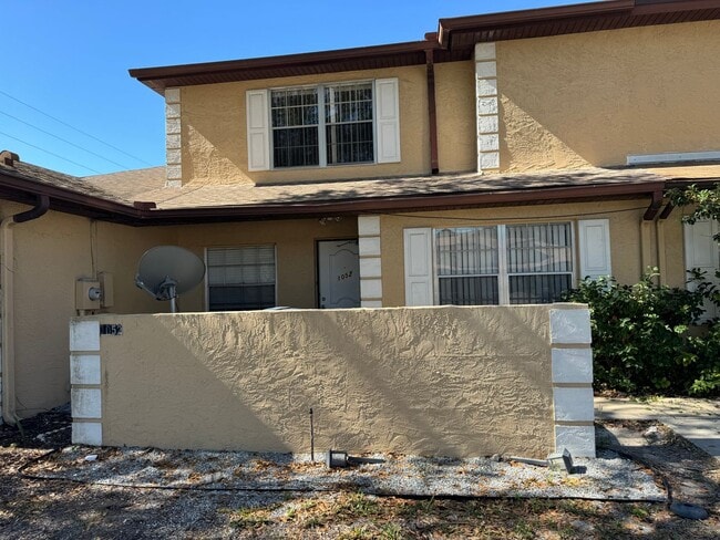 Photo - Spacious 3 bedroom, 2 bathrooms multiplex unit. 2 story in Alafaya