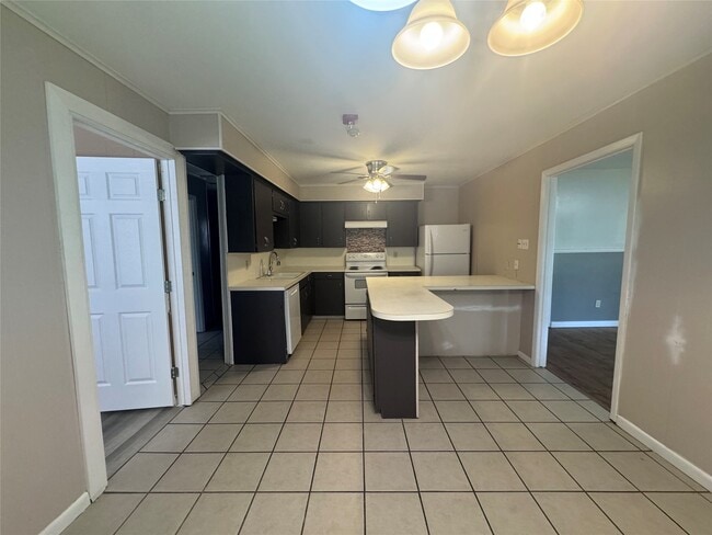 Photo - 802 Hillside Dr