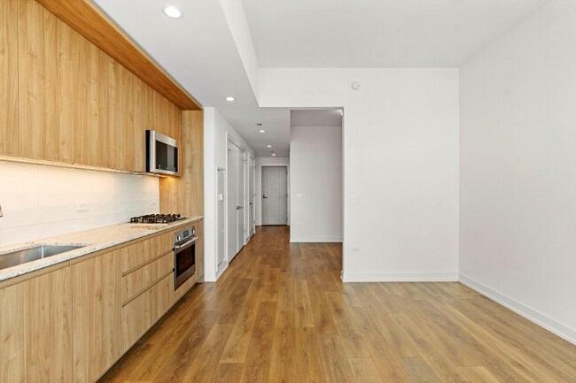 Photo - 206 W Division St