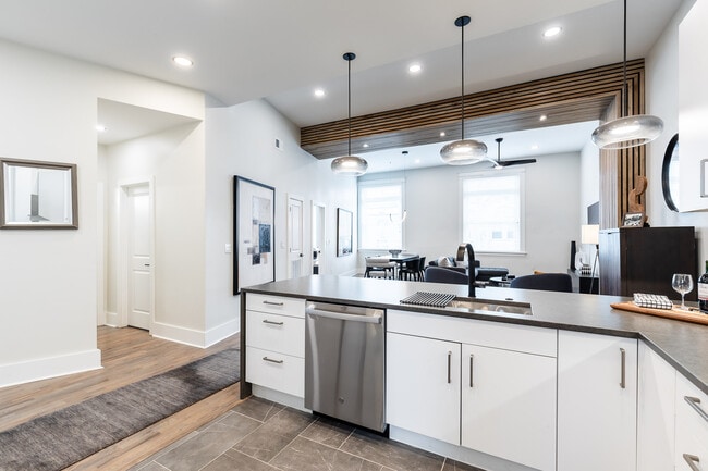 Electrodomésticos de alta gama, triturador de basura y accesorios modernos. - 795 E McMillan St Unidad 3 Rental