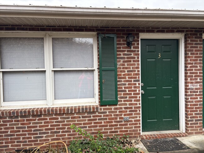 Building Photo - 812 E Maple St Unit #3