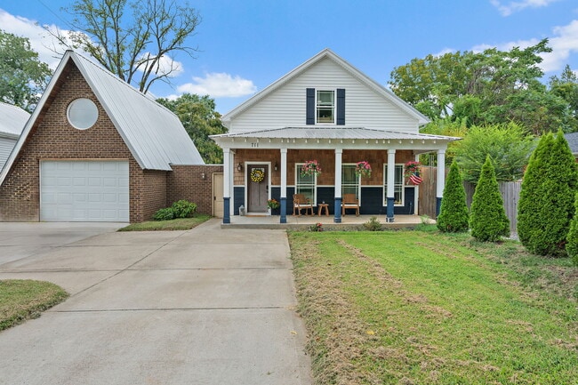 Building Photo - 711 Courtland St Rental