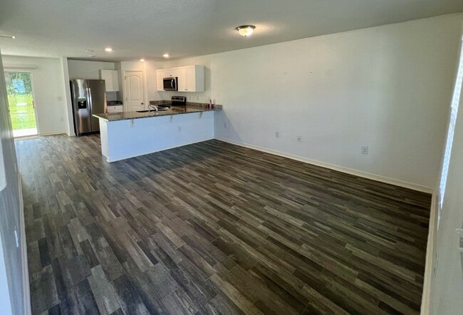 Photo - 4-Bedroom Home with Primary Suite | Intern...