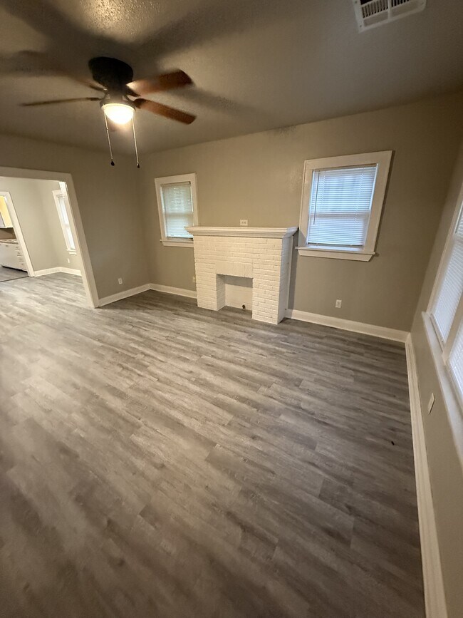 Photo - 207 S Center St