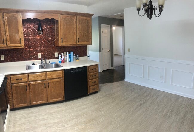 Photo - 136 Noah Ln