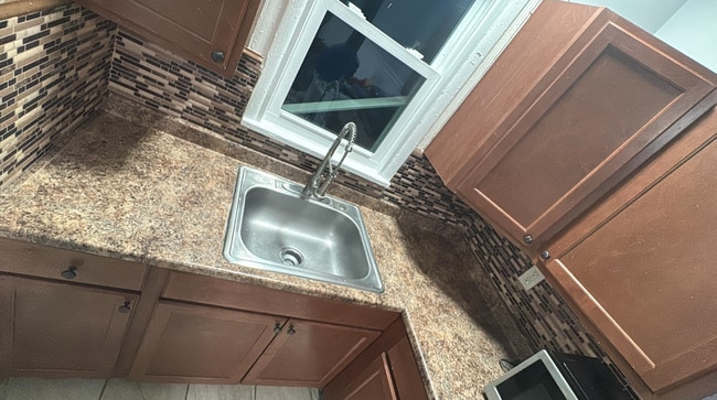 Building Photo - 364 Glenwood Ave Unit 1