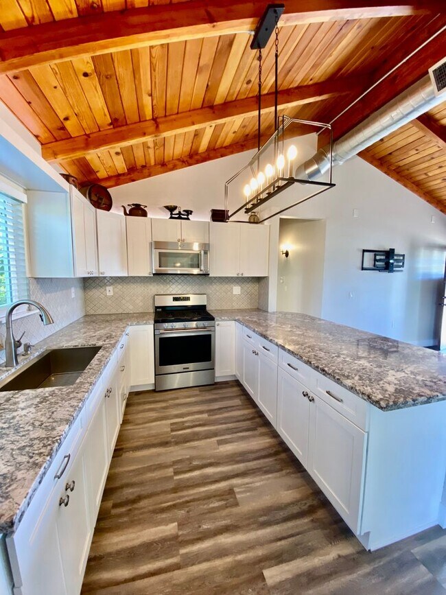 Magnificent Views 2 Bed, 1 Bath Gem A House House Rental in