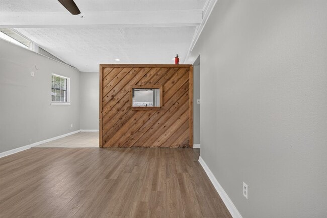 Photo - 255 Woodside Dr