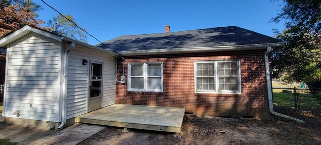 Terraza en el patio trasero - 1106 Highside St