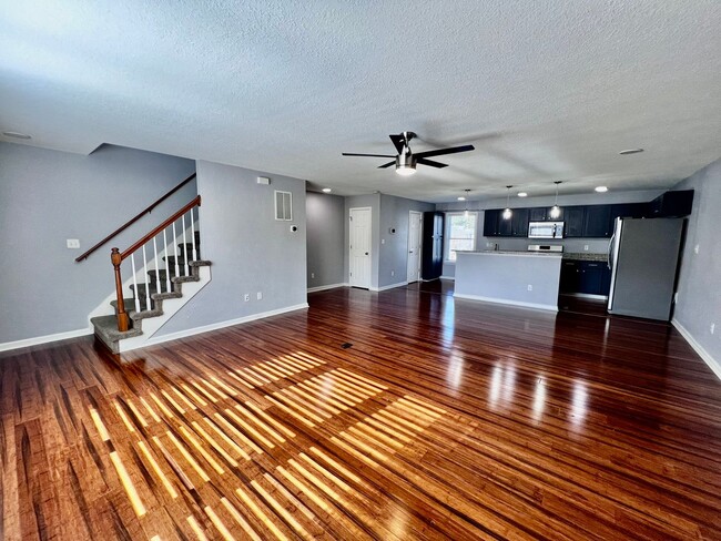 Photo - Tri-Level Condo – Pets Welcome, Washer & D...