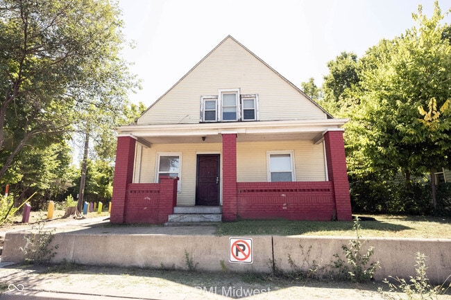 Photo - 445 W 29th St