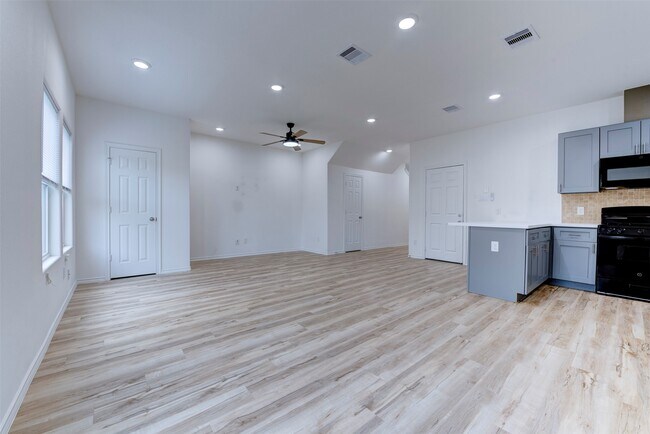 Photo - 8203 Woodlyn Rd Unidad F