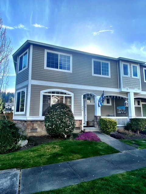 Photo - 736 Glenmore Loop