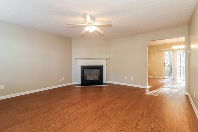 Photo - 348 Springbottom Ct SE