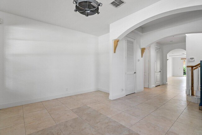 Photo - 811 S Federal Hwy