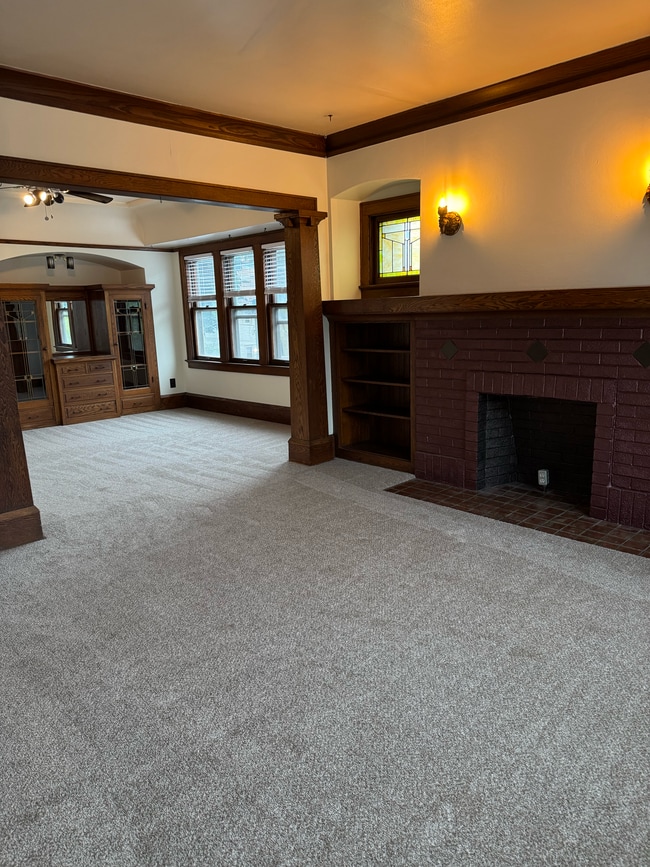 1622 N Hawley Rd Unit Upper