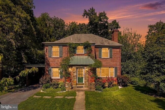Photo - 3221 Coquelin Terrace