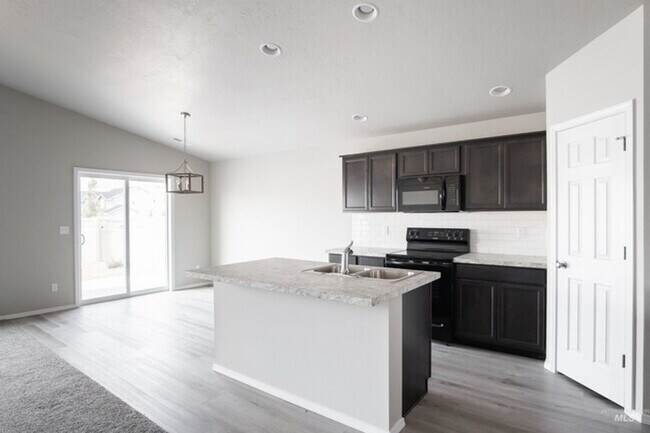 Photo - 3 Bed / 2 Bath Kuna, ID