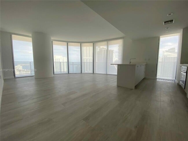 Photo - 45 SW 9th St Unidad 3703