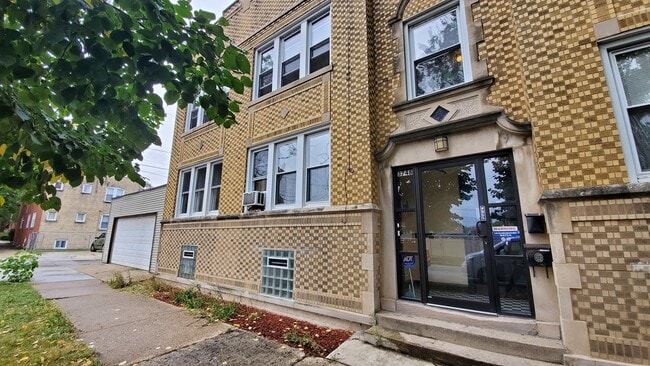 Building Photo - 3748 N Kilpatrick Ave Unit 1