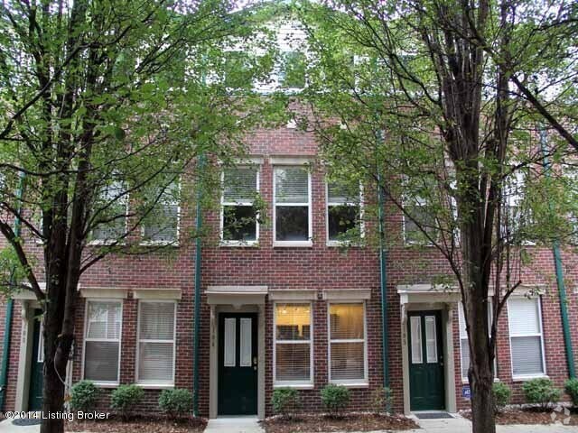 Building Photo - Highlands Spacious 2 bedroom/2.5 bath  condo Unit 104