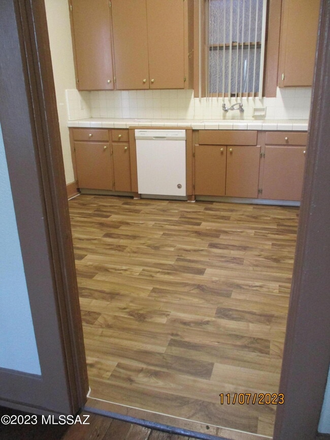 Photo - 425 E 8th St