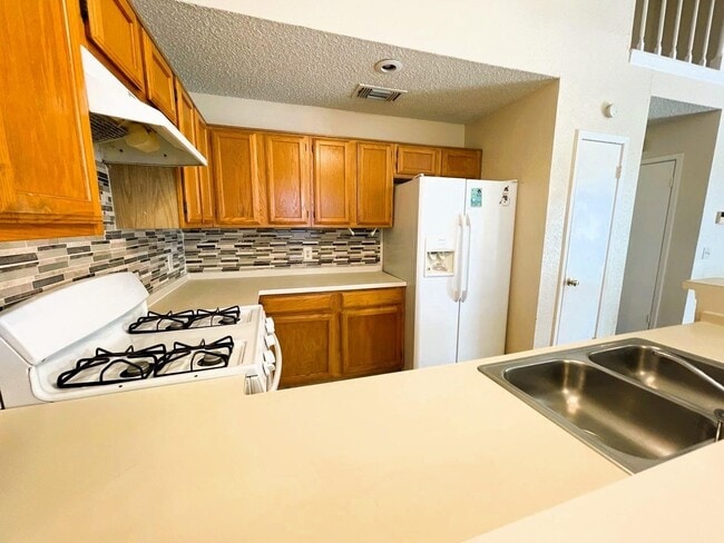 Photo - 2814 Great Lakes Ave