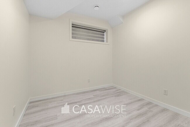 Photo - 17314-1736a 6a St NE