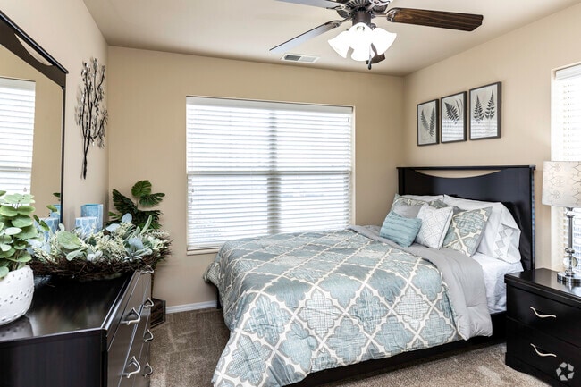 2BR, 2BA - 1162SF