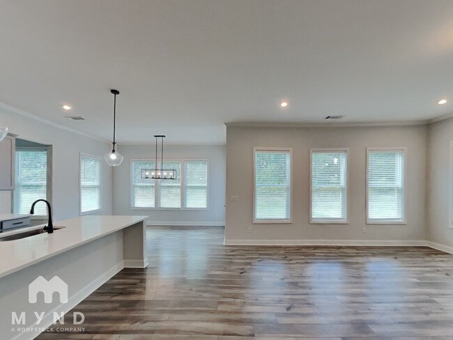 Photo - 2555 Whistler Wy NE