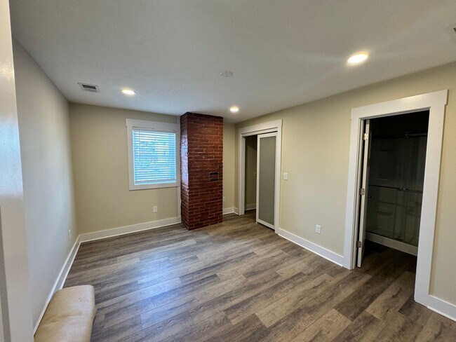 Photo - 206 Maple Ter Unidad 2