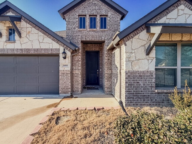 Photo - Charming 3-Bed Oasis with 2 Baths and Spacious 2045 Sq Ft Living in Burleson ISD!