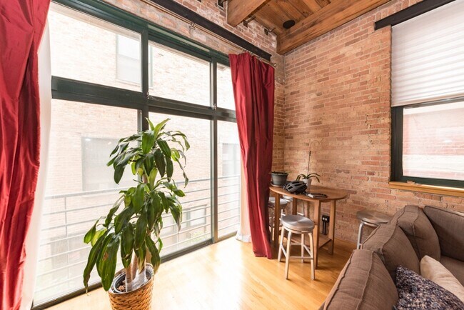 Photo - 1737 N Paulina St Unit 306