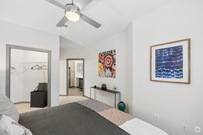 2BR, 2BA - 970SF - Primary Bedroom