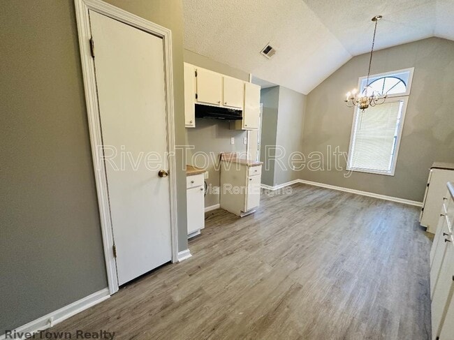 Photo - 715 Ayers St
