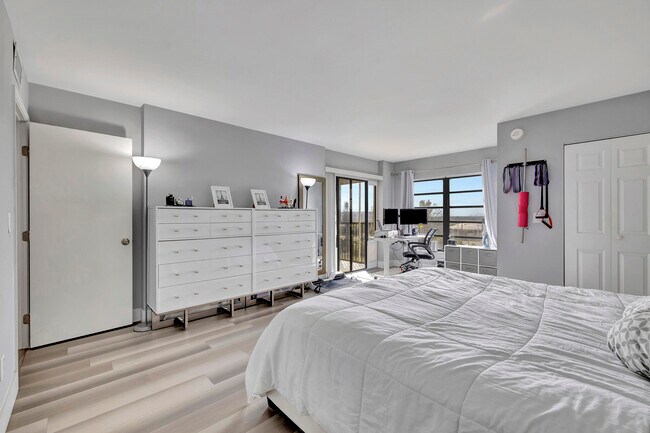 Photo - 2200 S Cypress Bend Dr Unit 702
