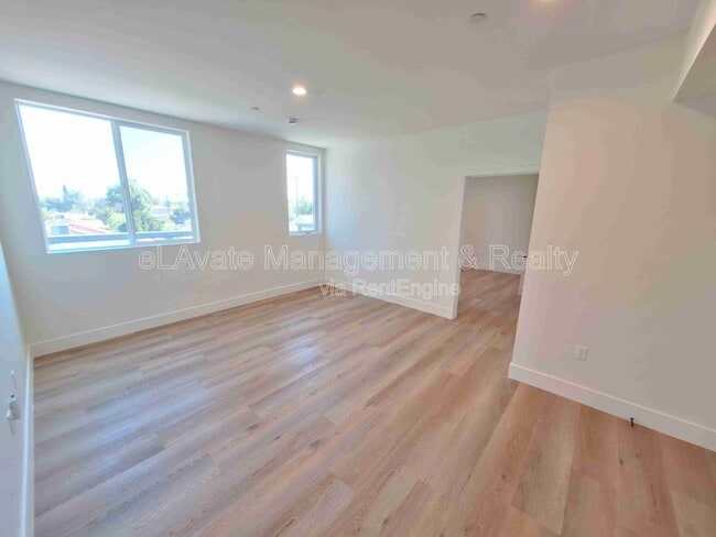 Photo - 16136 Devonshire St Unidad 204