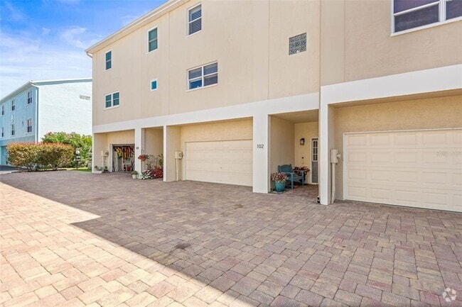 Building Photo - 1109 Pinellas Bayway S Rental