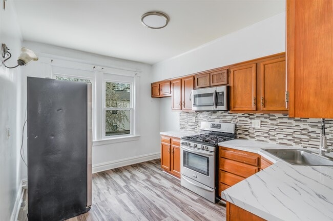 Photo - 142 Humphrey Ave Unit 2