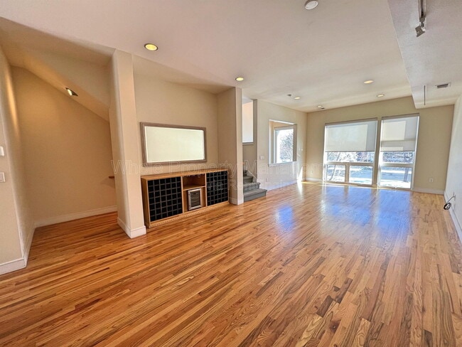 Building Photo - 2403 Bryant St