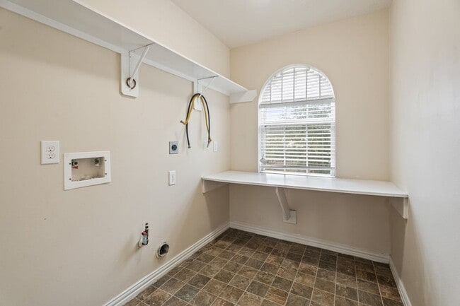 Building Photo - 6605 Fallen Breeze Ln