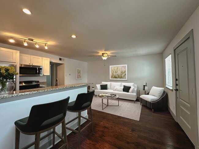 Photo - 4633 Fairmount St