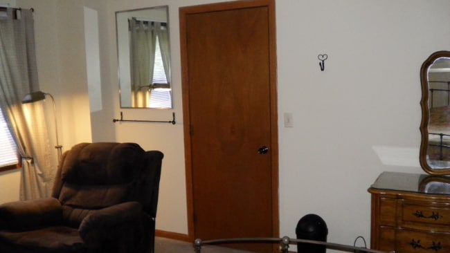 Photo - 936 Russell Rd